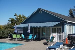 retractable awning