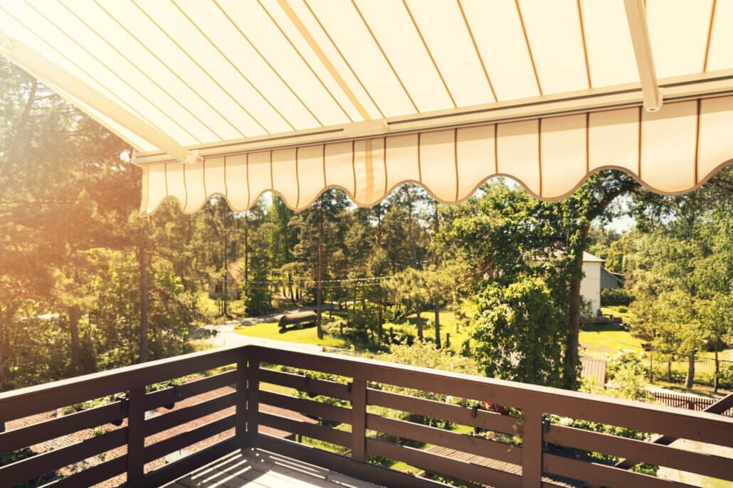 Differences Between a Canopy and an Awning